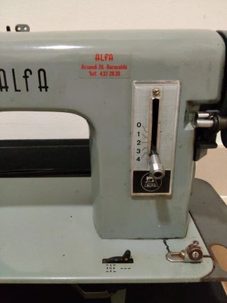 Máquina de coser Alfa vintage