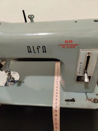 Máquina de coser Alfa vintage
