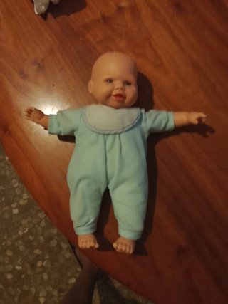 Muñeco bebé con pijama azul