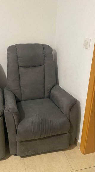 Sillón de tela gris