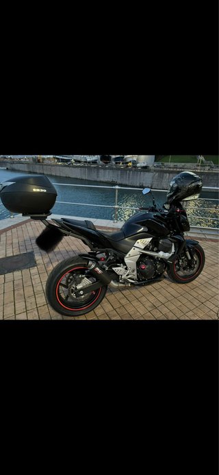 Kawasaki Z750 Negra y Roja
