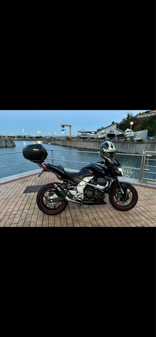 Kawasaki Z750 Negra y Roja