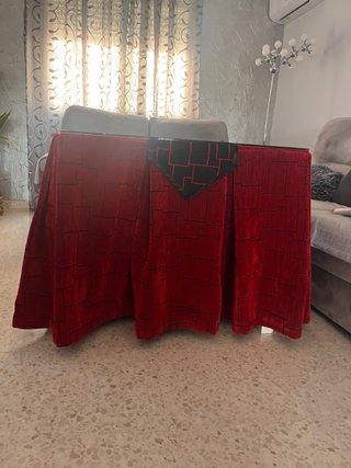 Mesa de comedor con ropa camilla y tapete incluido