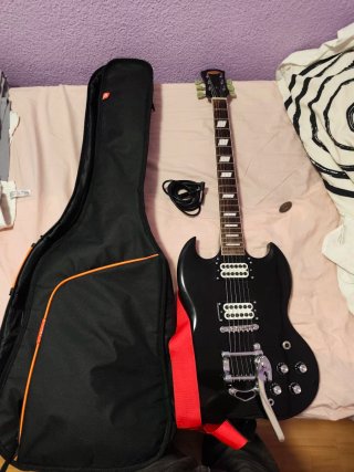 Guitarra Eléctrica Stagg con Funda