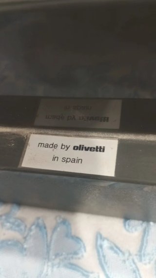 Máquina de escribir Olivetti Línea 98