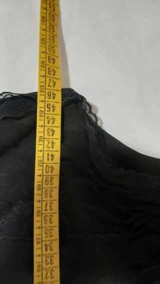 Tubino con pizzo e lampo posteriore