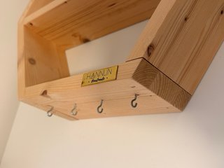 Estantes hexagonales de madera