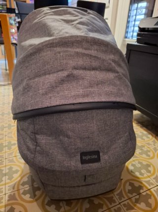 Urge vender.Capazo (minicuna) Inglesina Aptica.