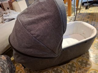 Urge vender.Capazo (minicuna) Inglesina Aptica.