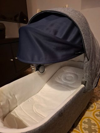 Urge vender.Capazo (minicuna) Inglesina Aptica.