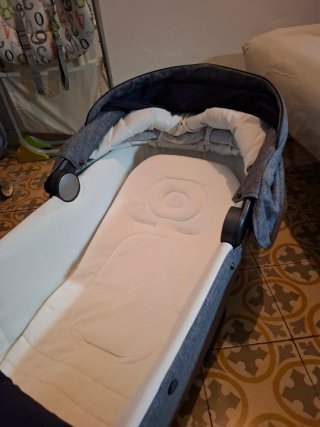 Urge vender.Capazo (minicuna) Inglesina Aptica.