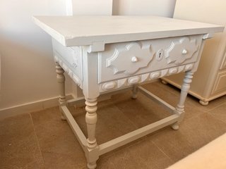 Mesita auxiliar madera maciza beige