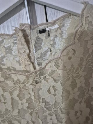 Blusa encaje beige talla M