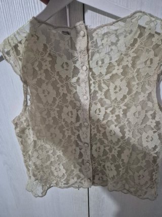 Blusa encaje beige talla M