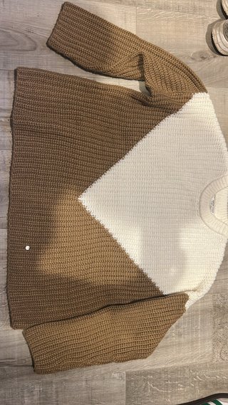 Jersey de punto marrón y blanco