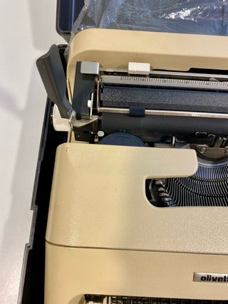 Máquina de escribir Olivetti Lettera 35