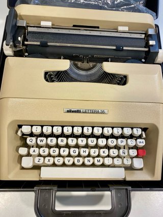 Máquina de escribir Olivetti Lettera 35