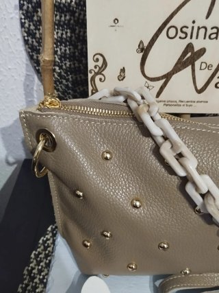 Bolso de Piel con Tachuelas color Taupe