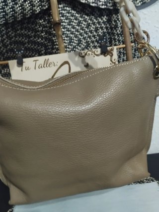 Bolso de Piel con Tachuelas color Taupe