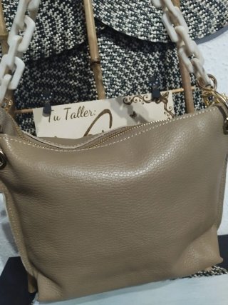 Bolso de Piel con Tachuelas color Taupe
