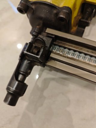 Clavadora Neumática Hormigón y Acero