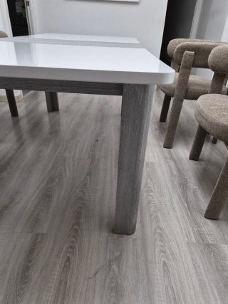 Mesa comedor extensible blanca y gris