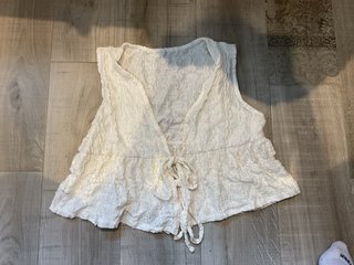 Blusa beige con cordones