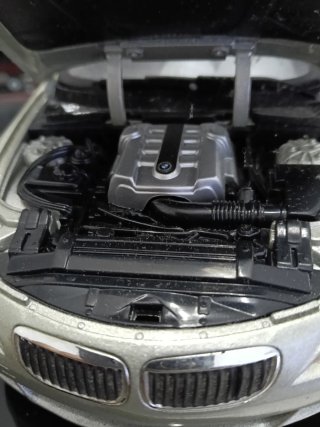 Hot Wheels BMW 645i 1/18