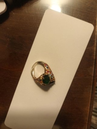 Sortija Cartier verde con piedras multicolor
