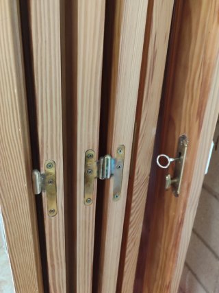 Puertas de pino macizas y armarios