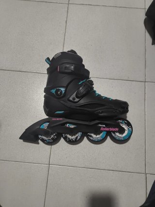 Kit Patines línea Rollerblade mochila protecciones