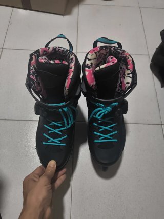 Kit Patines línea Rollerblade mochila protecciones