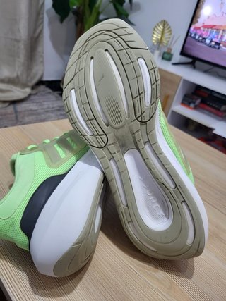 Adidas Ultrabounce. -T46