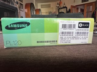 Cámara Samsung PL120 con caja
