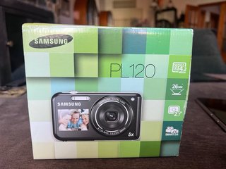 Cámara Samsung PL120 con caja