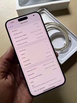 iPhone 15 Pro Max 256Gb igual a nuevo