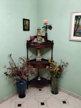 Mesa entrada madera y mármol, espejo y rinconera