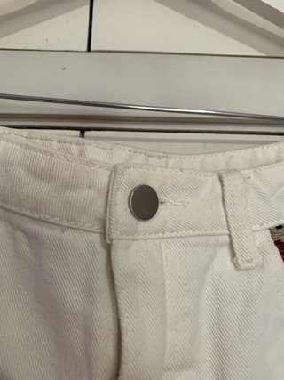 Shorts blancos con bordado étnico