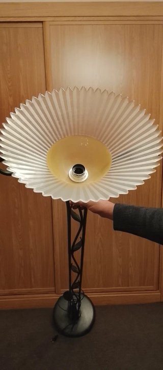 Lámpara de pie metálica verde
