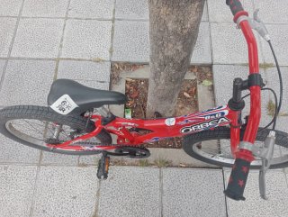 Bicicleta infantil roja