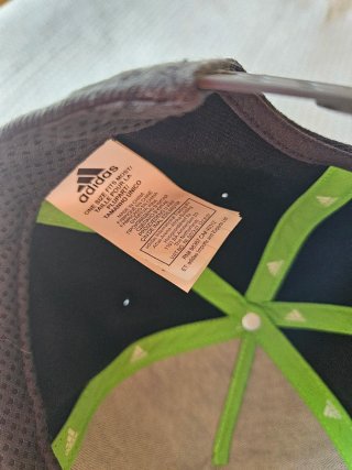 Gorra Adidas Snapback Negra y Verde Neón