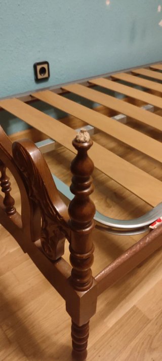 2 Camas de 90 cm madera. Somieres incluidos