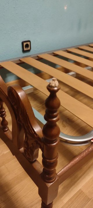 2 Camas de 90 cm madera. Somieres incluidos