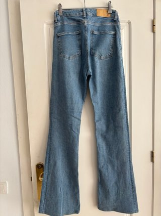 Pantalón vaquero Zara flare azul claro