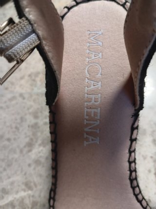 Sandalias cuña Macarena negras y beige