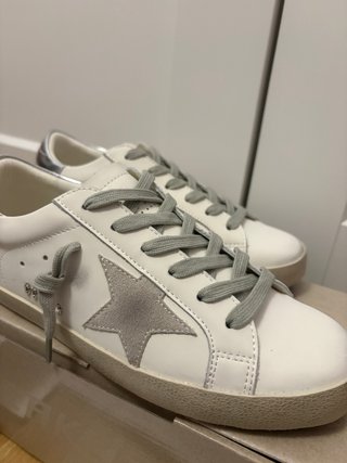 Zapatillas Golden Goose Blancas y Plateadas