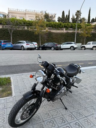 Triumph Thruxton 900 EFI Negra