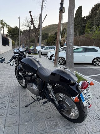 Triumph Thruxton 900 EFI Negra