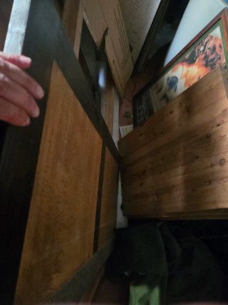 Mesa de madera castaño estensible se le puede dar