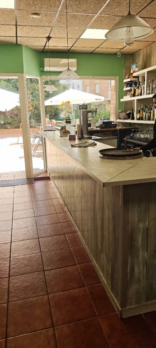 Bar cafetería en traspaso con terraza pagada